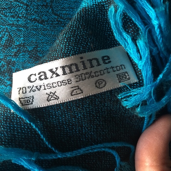 Paisley pattern cotton blend shawl - Picture 2 of 4